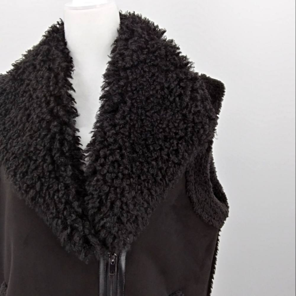 BCBGMAXAZRIA Cozy Faux Shearling Fur Leather Trim Zip Up Wide Collar Black Vest